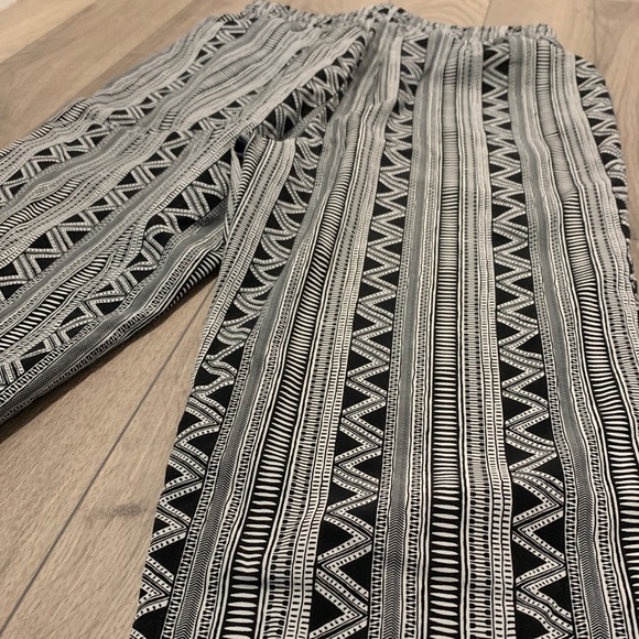 Forever 21 Flow pants - Picture 3 of 3